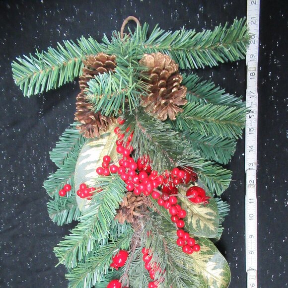 Winter Christmas Pine and Berries Door Swag - Picture 4 of 4